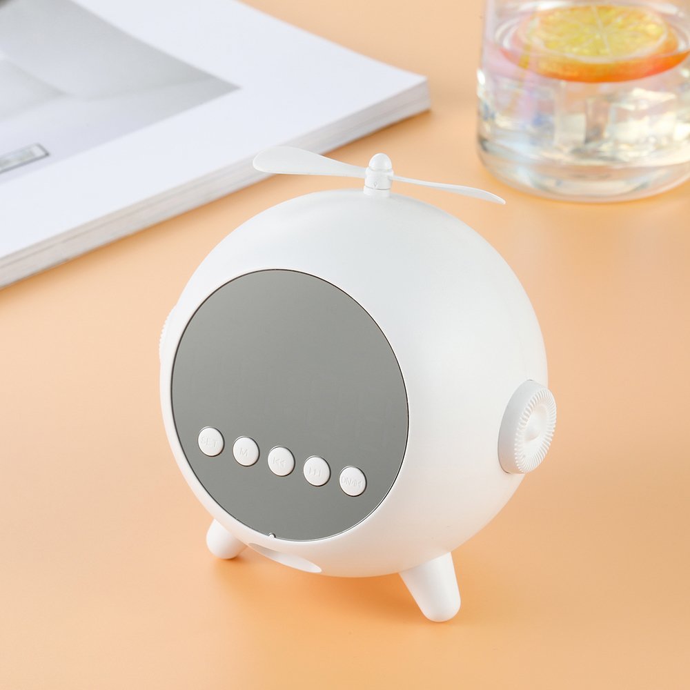 ساعة منبه رقمية قابلة لإعادة الشحن مع مرآة ومكبر - Image 3