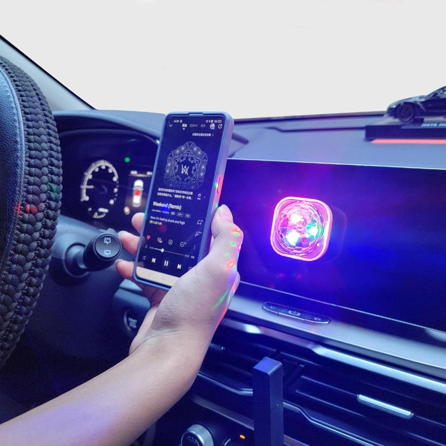 ساعة ديسكو مضيئة مع كوب شفط قابل لإعادة الشحن - Image 3