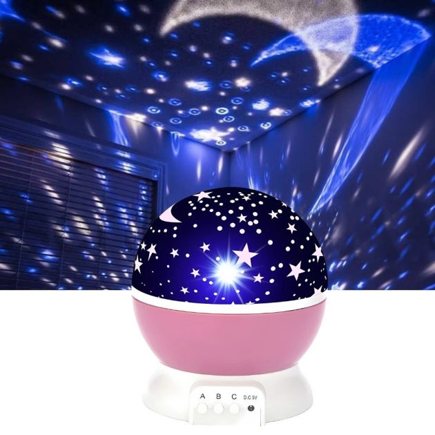 جهاز عرض دوار يُنتج صورة سماء مرصعة بالنجوم